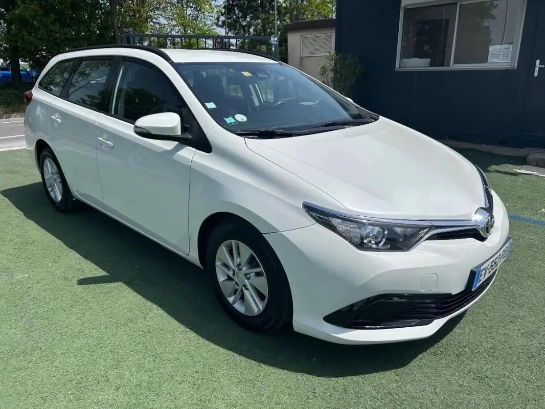 Toyota Auris II Touring Sports