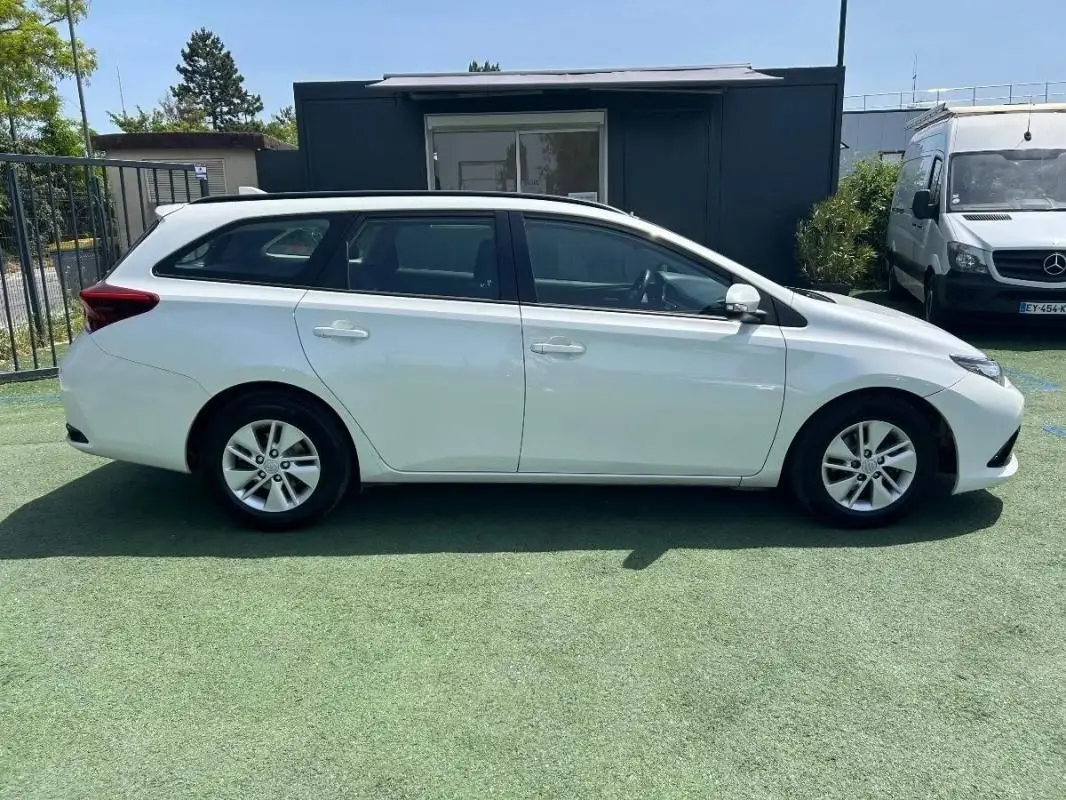Toyota Auris II Touring Sports
