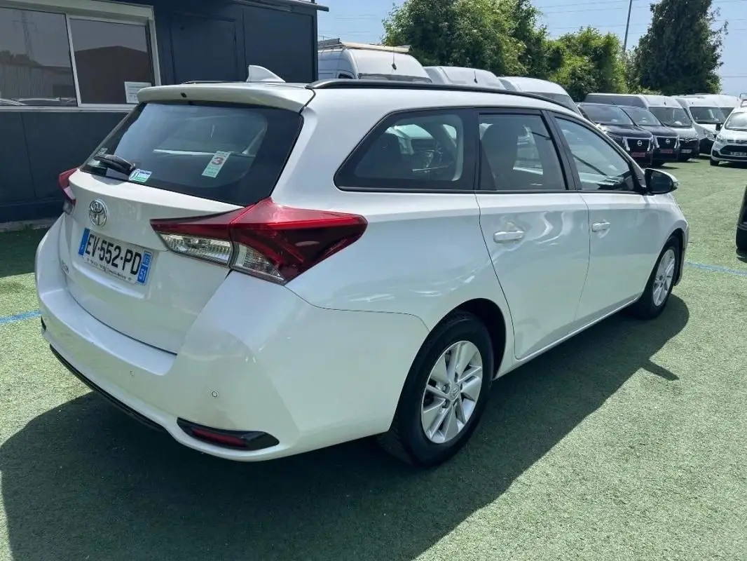Toyota Auris II Touring Sports