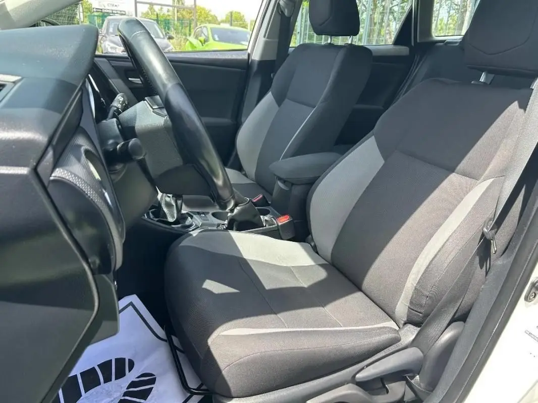 Toyota Auris II Touring Sports