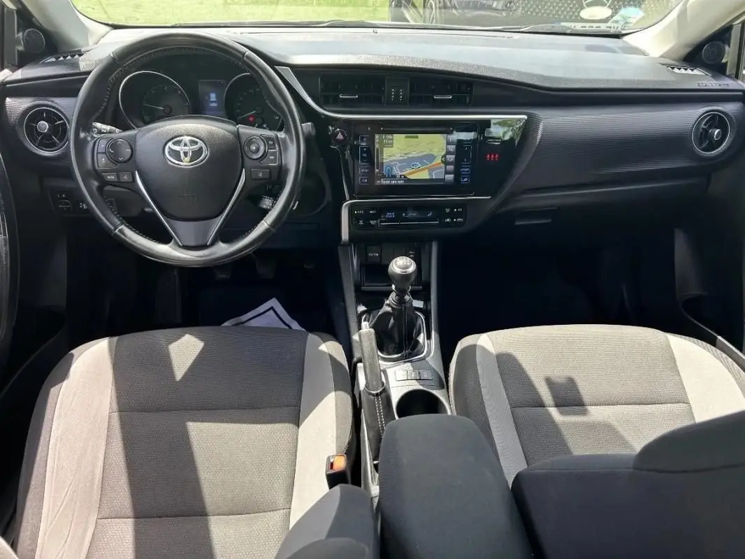 Toyota Auris II Touring Sports
