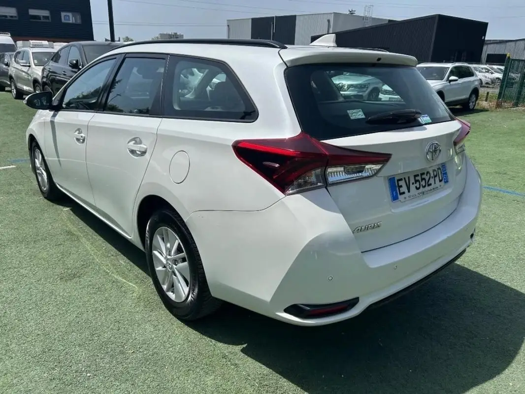 Toyota Auris II Touring Sports